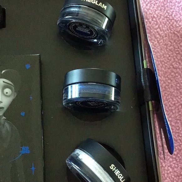 SheGlam Tim Burton’s Corpse Bride Limited Collection 10 pieces. Eye palette Lips - Picture 4 of 11